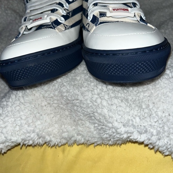 Authentic Louis Vuitton Sneakers 7.5 - Picture 7 of 11